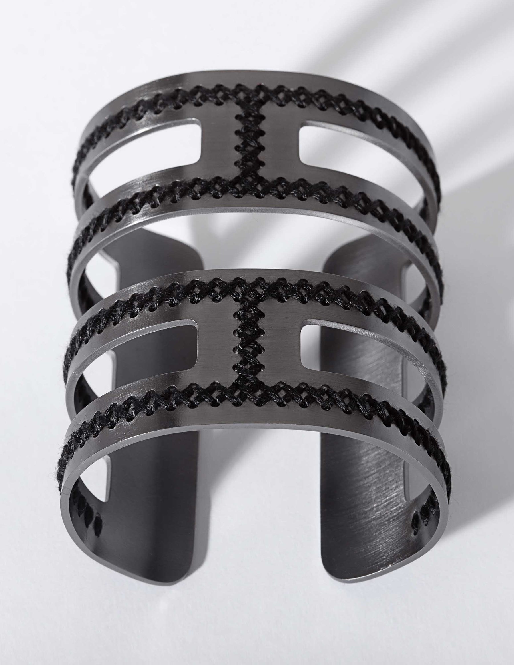 Labyrinth Black Cuff - CHARALAMPIA