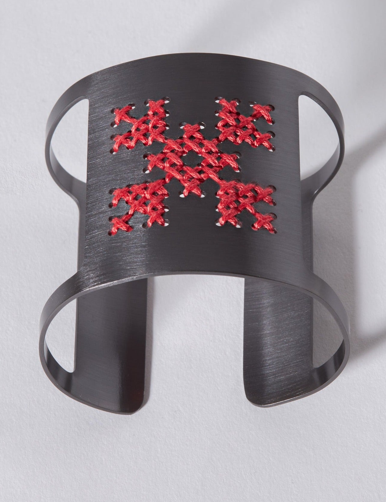 Lycoris Black Cuff - CHARALAMPIA