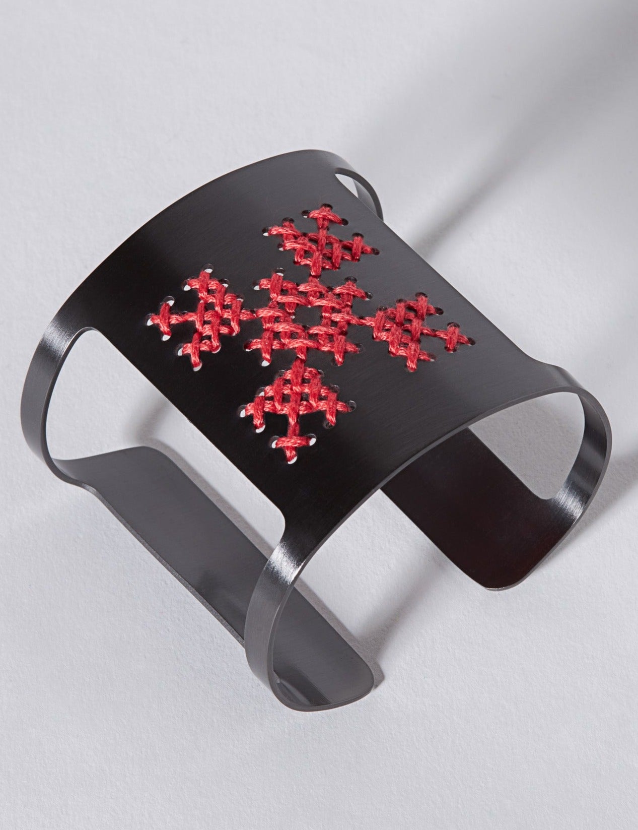 Lycoris Black Cuff - CHARALAMPIA