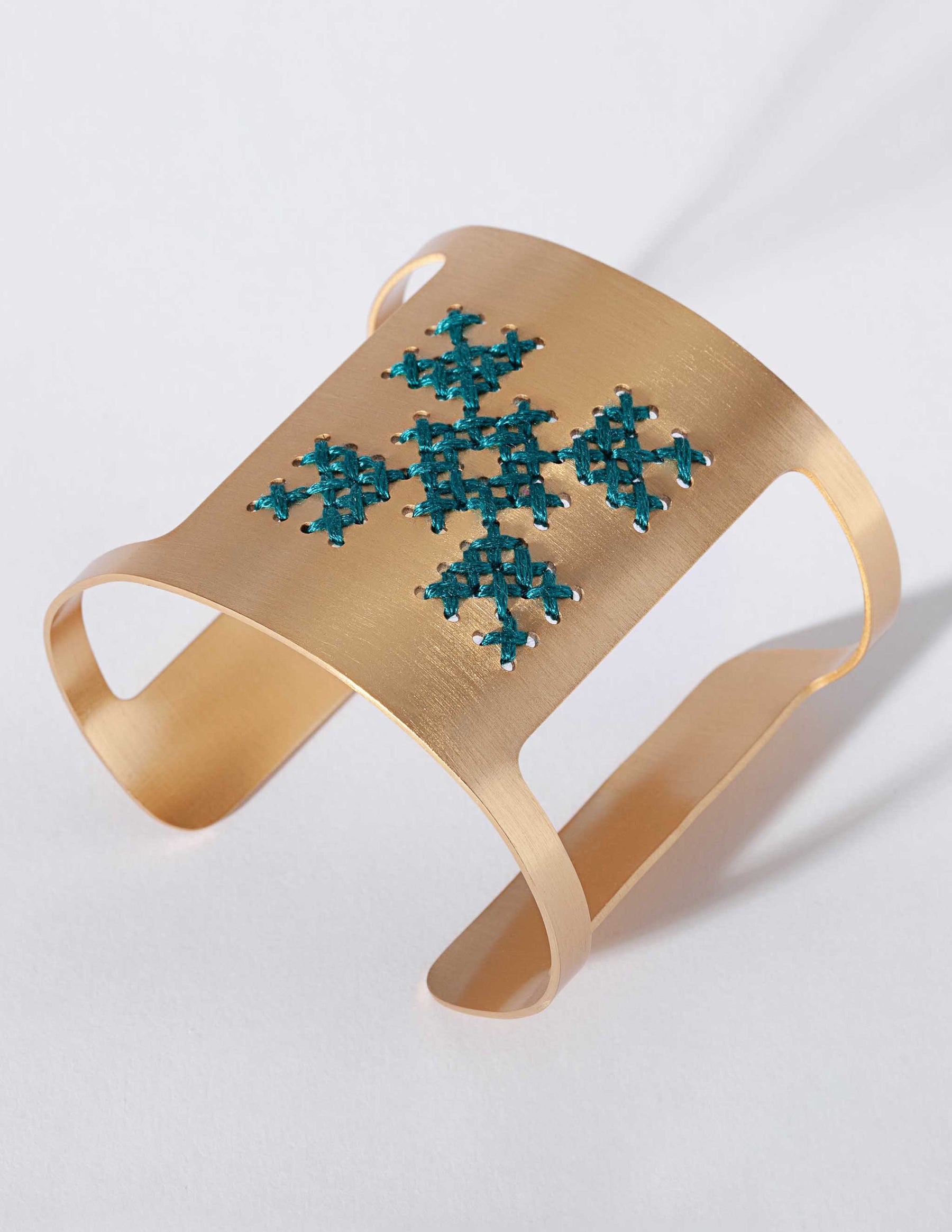 Lycoris Gold Cuff - CHARALAMPIA